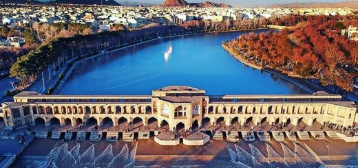 A ponte Khaju (Pol-e Khajoo)1