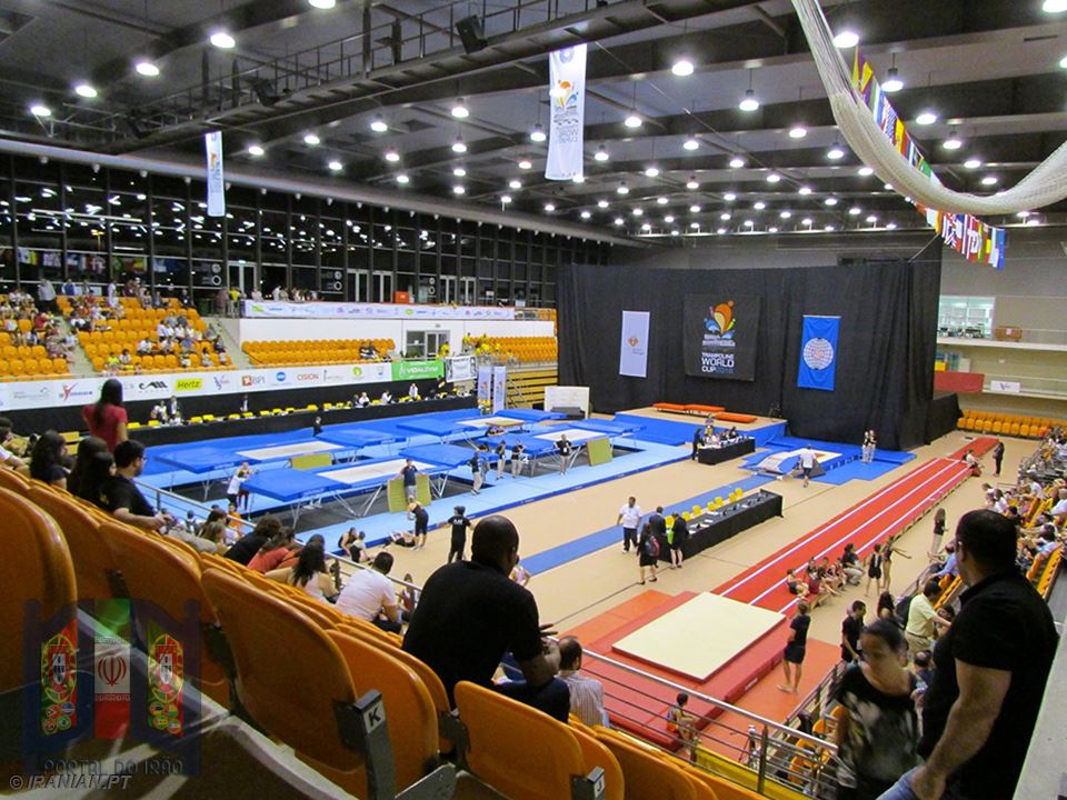 Segundo lugar da equipa de atletas iranianos de trampolim em Coimbra